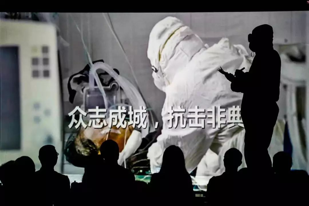 优美的舞姿悠扬的歌声幽默的小品都是疾控人对祖国母亲最深情的告白