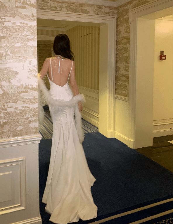 抖音"最美校花"火了,一身"奶肌"太撩人,网友:娱乐圈在等你