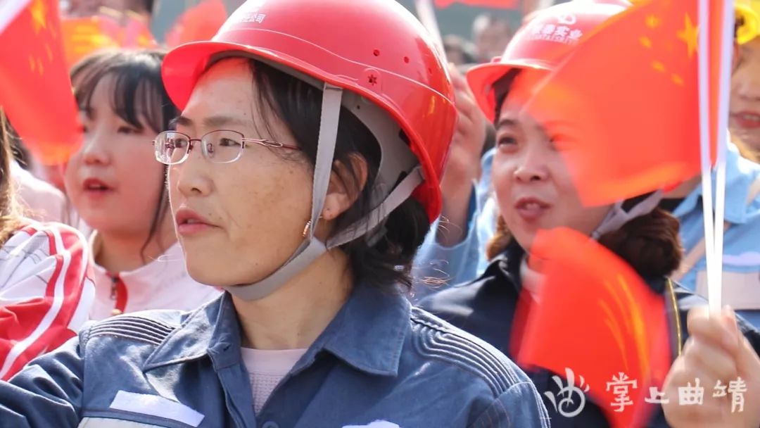 陆良广场女人图片