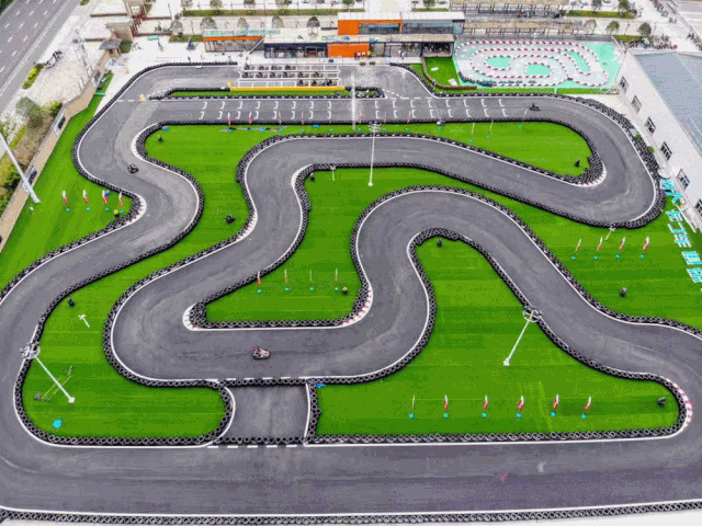 值得一提的是,这个国庆开始,达人村卡丁车俱乐部正式运行.