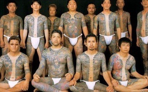 镜头下:日本黑帮山口组人人爱纹身,龙和虎不是谁都能纹