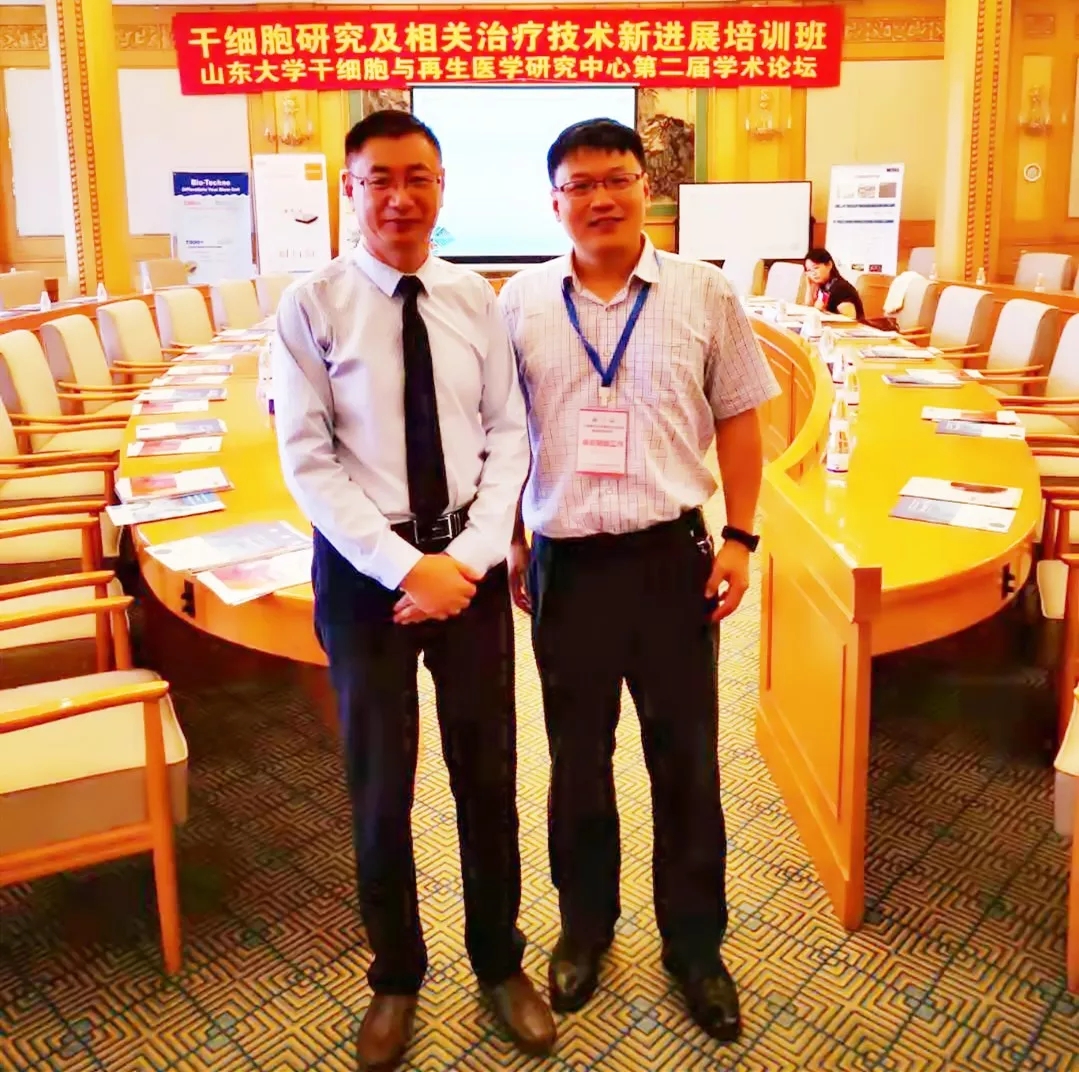 周怀龙先生与李栋教授合影