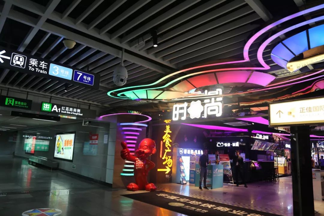1800㎡冰雪小镇地铁直达,深圳第①个景观式下沉广场等你打卡!