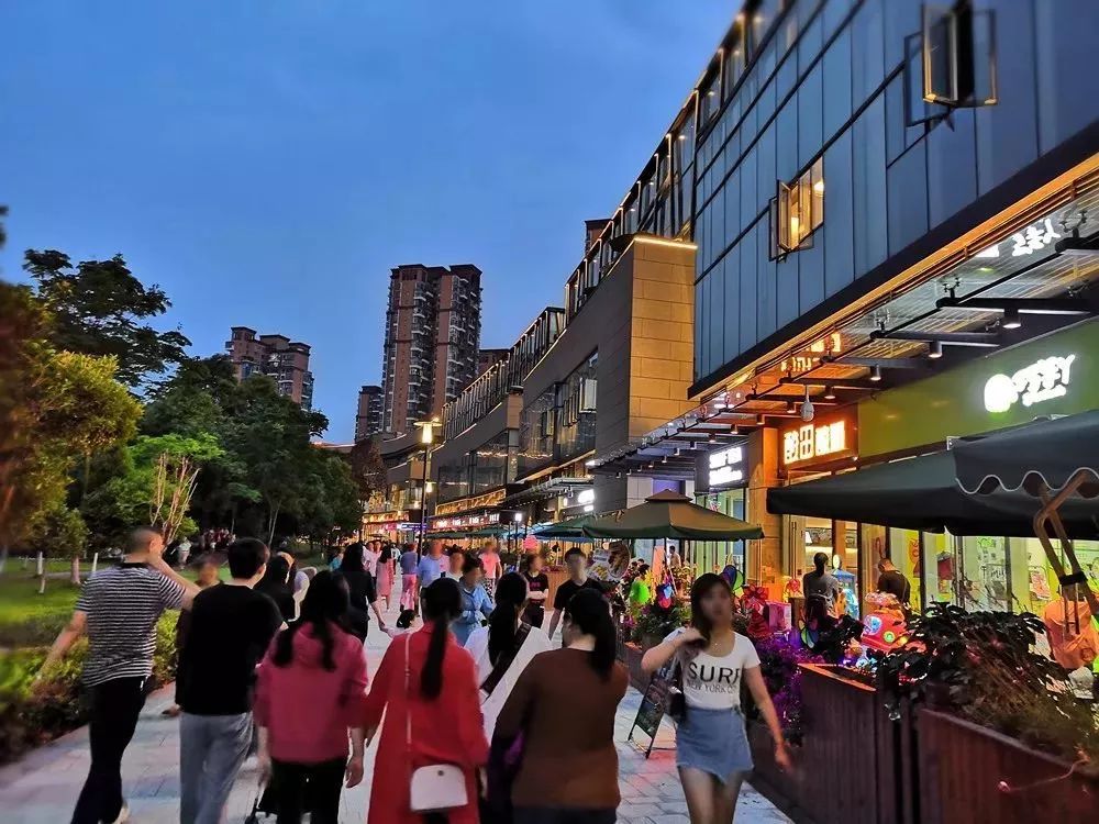 双柏国际block街区海骏达城十一嘉年华来啦小丑杂耍音乐会免费抽现金