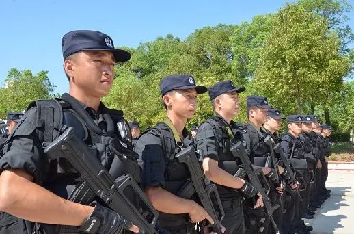 95式突击步枪冲锋枪有79"微冲"81杠自动步枪步枪有56式样半自动步枪