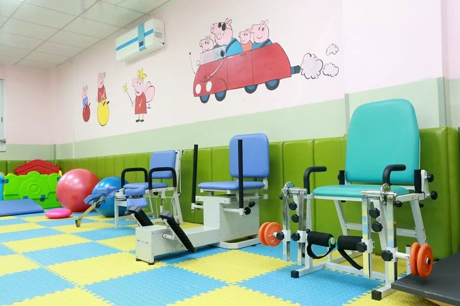 儿童康复科训练室▼儿童康复科病房▼儿童保健科▼儿童康复科水疗室▼