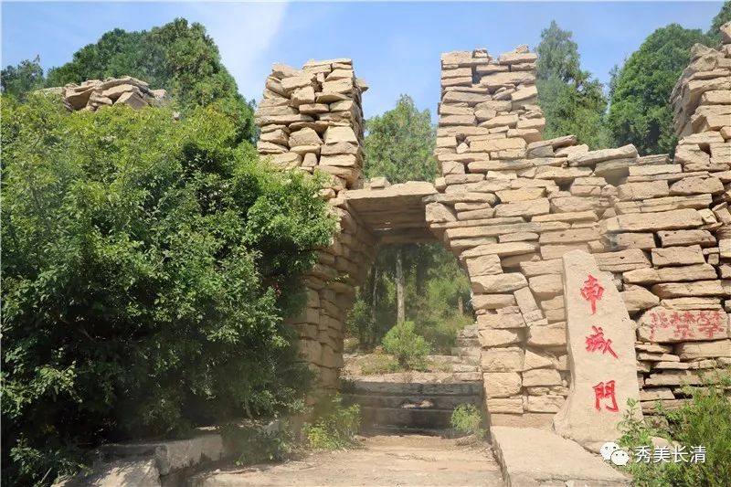 走笔长清大峰山景区披新装同心迎国庆