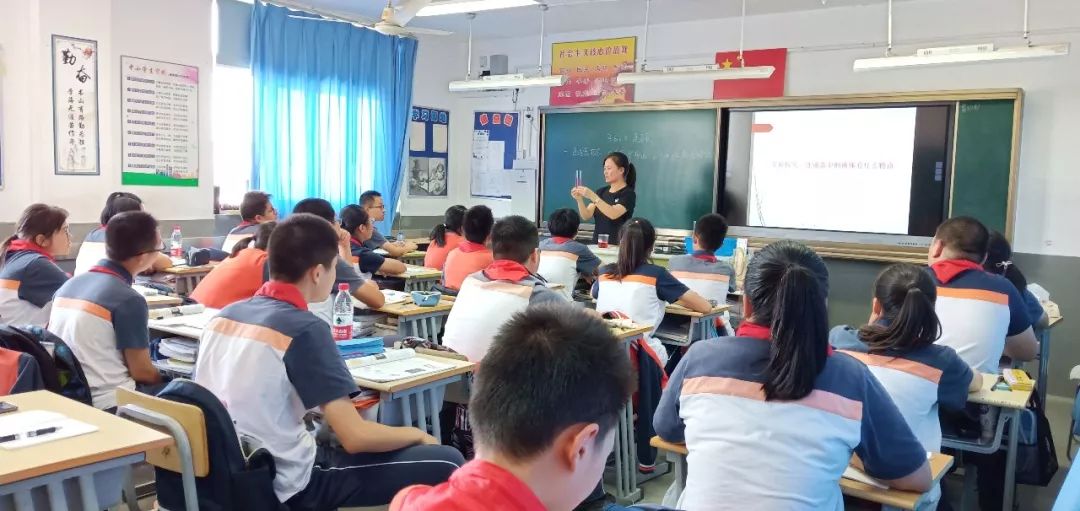 9月24日下午,浦东新区物理教研员吴老师莅临上海市蔡路中学指导,深入