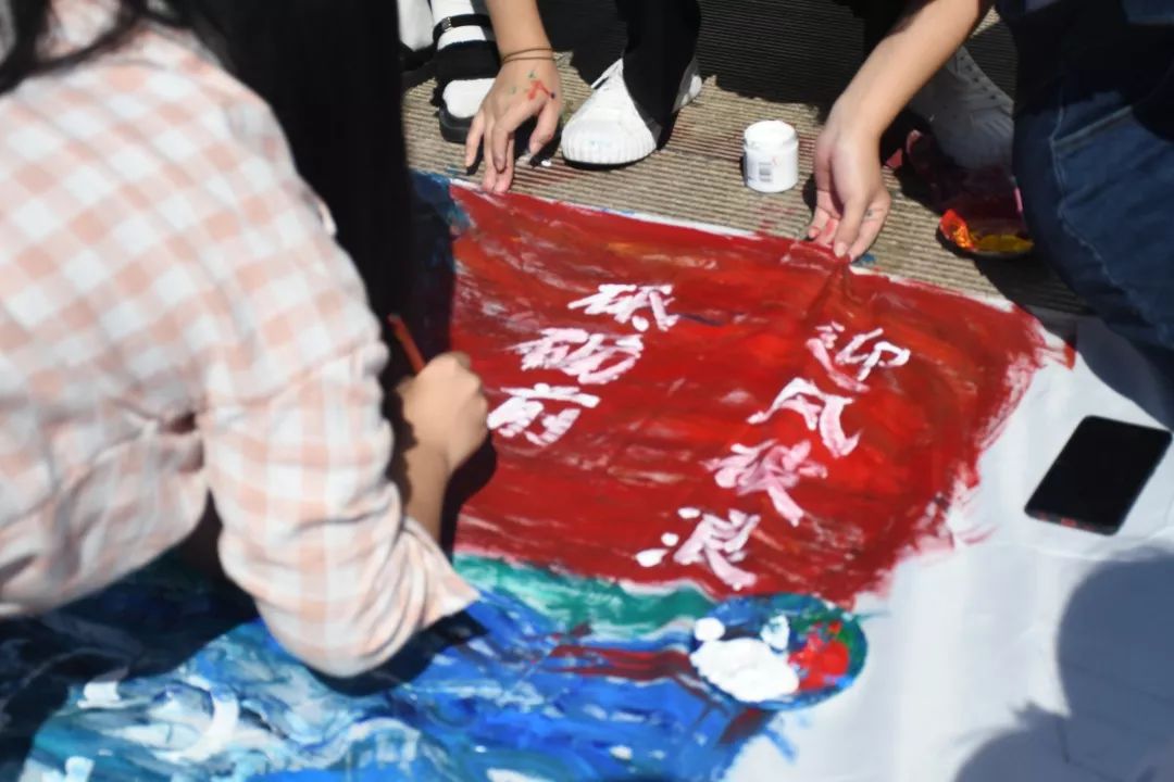 黄山 黄河长江 长城绘就中华的繁荣昌盛画出祖国的沧桑巨变拿起画笔