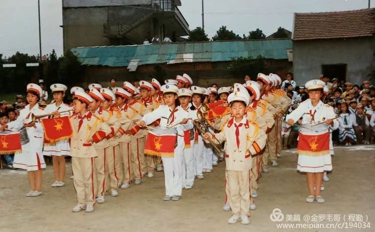 八十年代校园是这样的,你见过吗?_少先队员