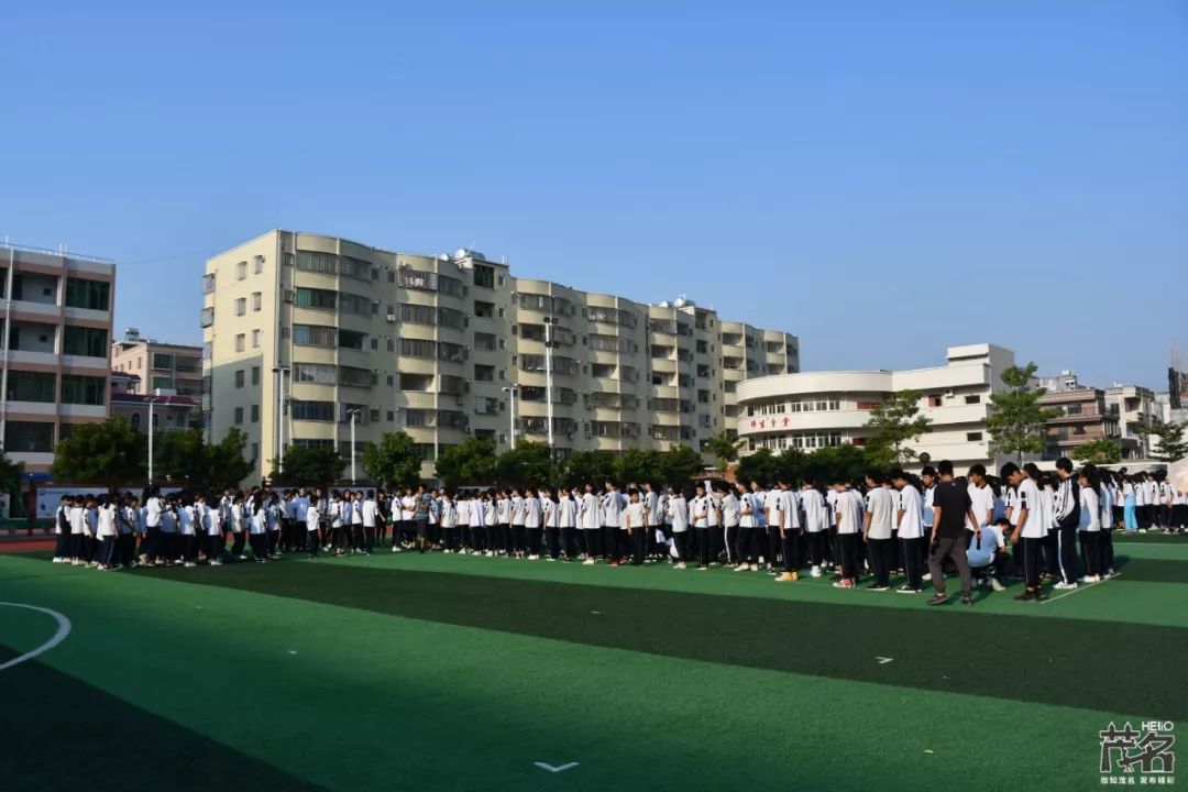 预告电白四中将举办千人摆拍70造型千人大合唱