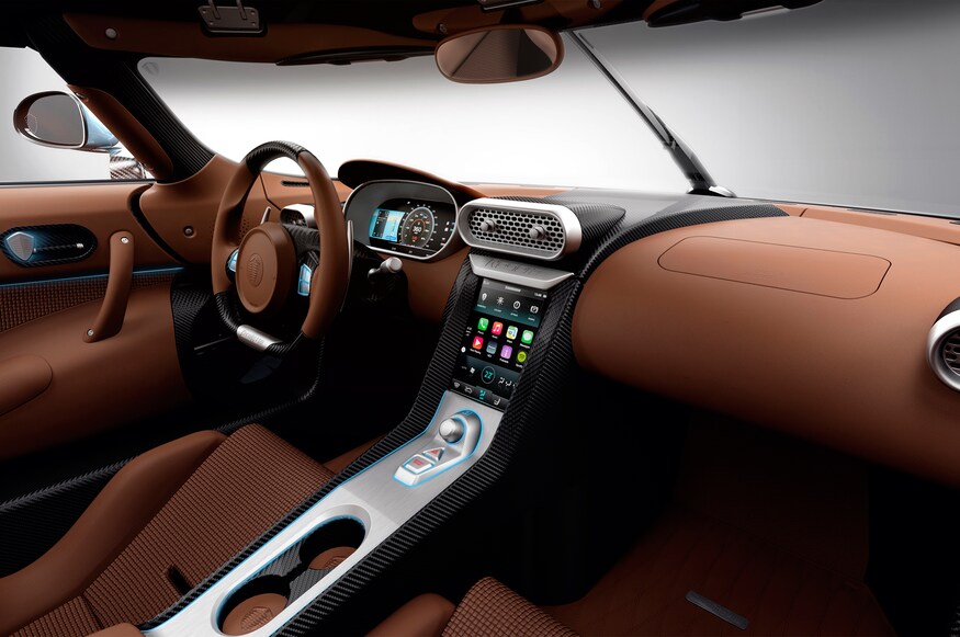 科尼塞克regera打破了04000kph世界纪录超过了布加迪chiron