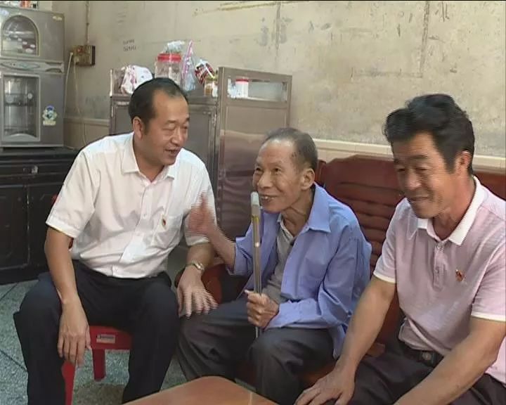 揭西县相关领导到棉湖镇等地开展慰问老党员的活动