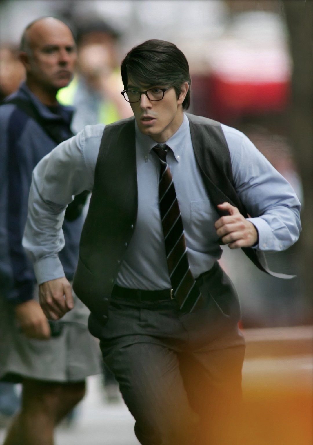 routh在钢铁之躯后,就卸下了超人的套装,加入到了cw的《绿箭侠》与