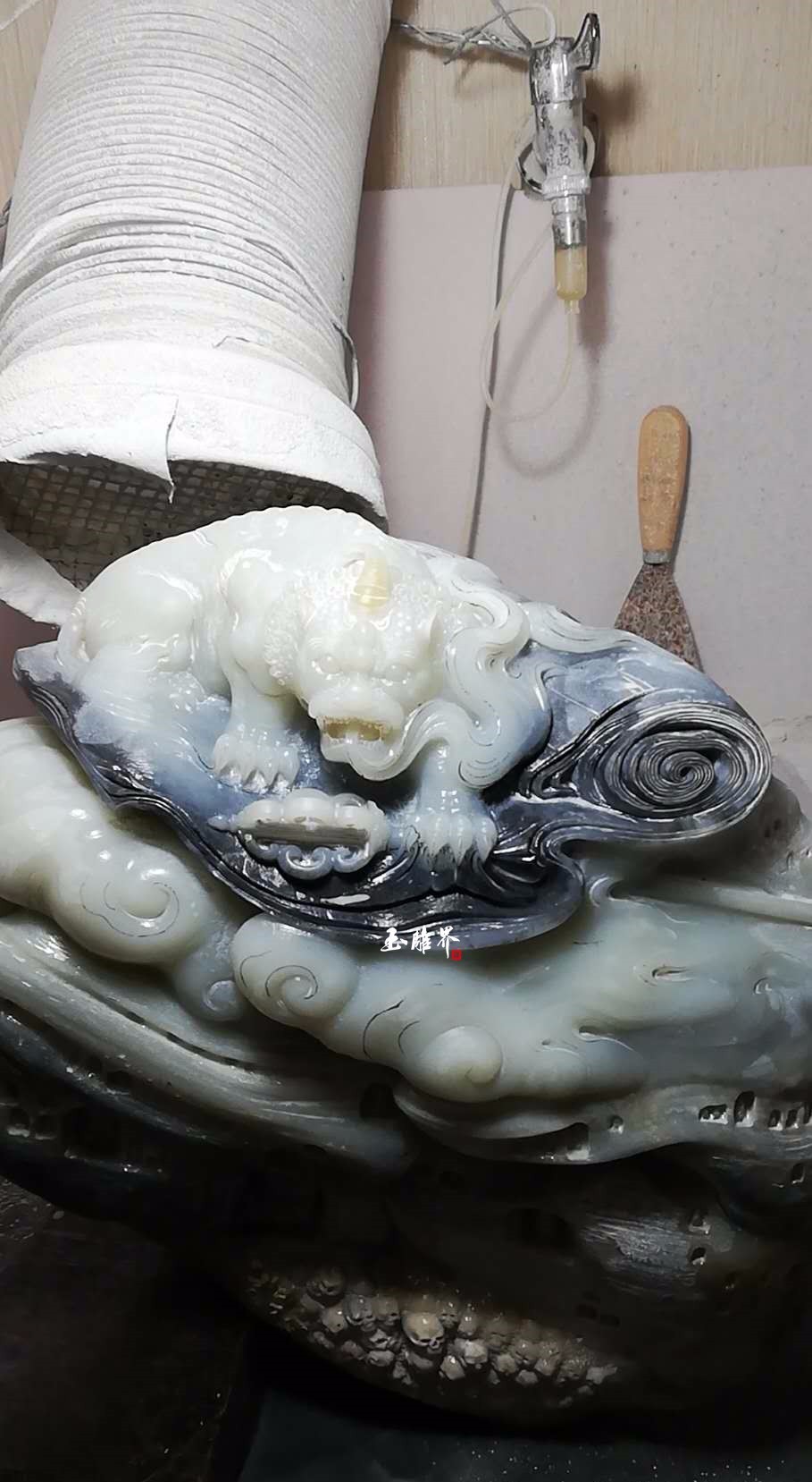 20公斤和田青花料玉雕师创作神兽谛听过程曝光