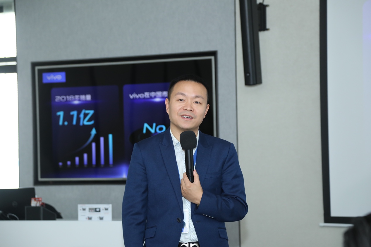 戏剧导演孟京辉畅聊5gvivo副总裁刘宏建立政企市场共享新秩序