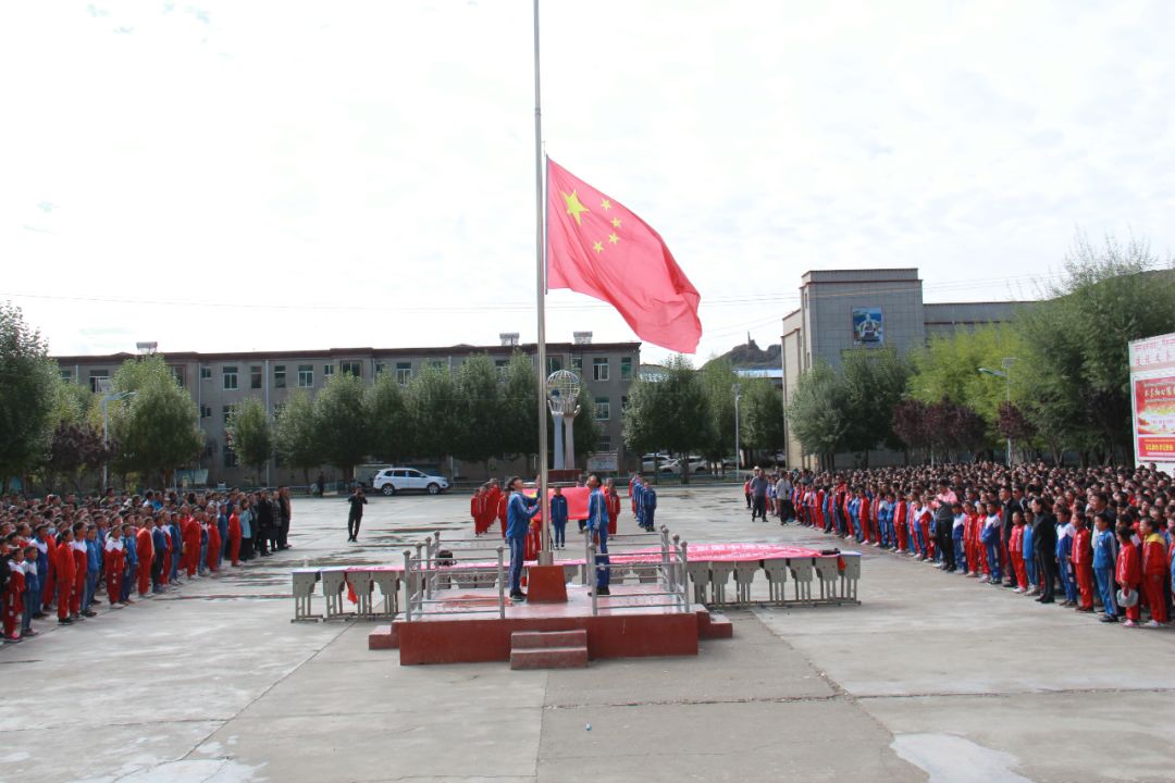 签名共青团白朗县委员会开展国旗由我守护青少年学生签名活动