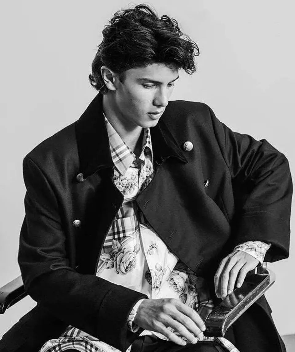 王子全名为nikolai william alexander frederik,出生于1999年的他,刚