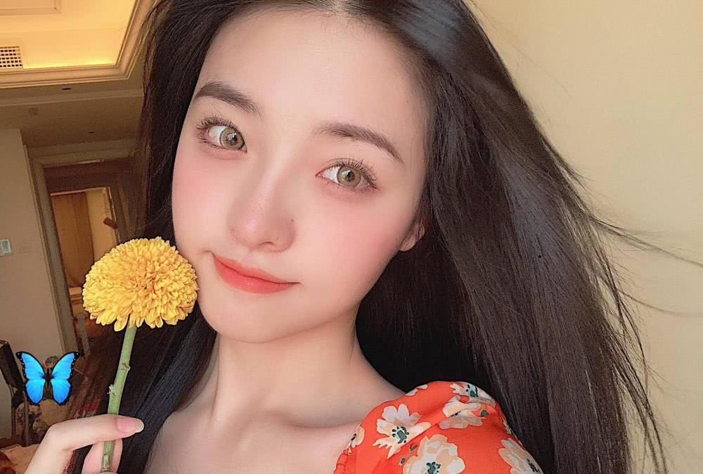 戴美瞳的小姐姐眼睛看起来超美