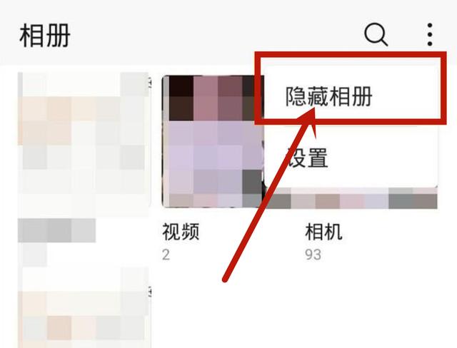 相册里面有很多自拍或者几张仅自己可见的照片.