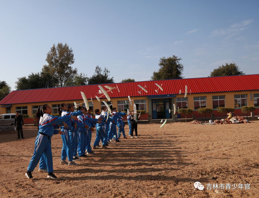 情暖童心共享阳光流动少年宫走进昌邑区桦皮厂镇庆祥小学校