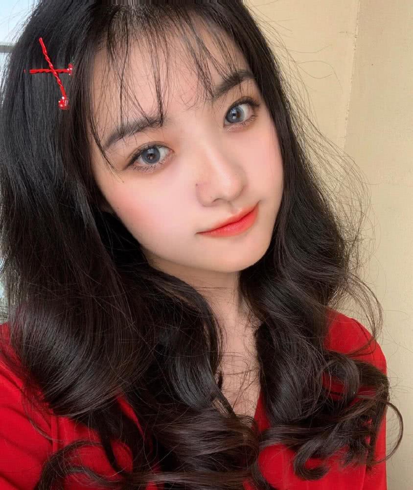 戴美瞳的小姐姐眼睛看起来超美