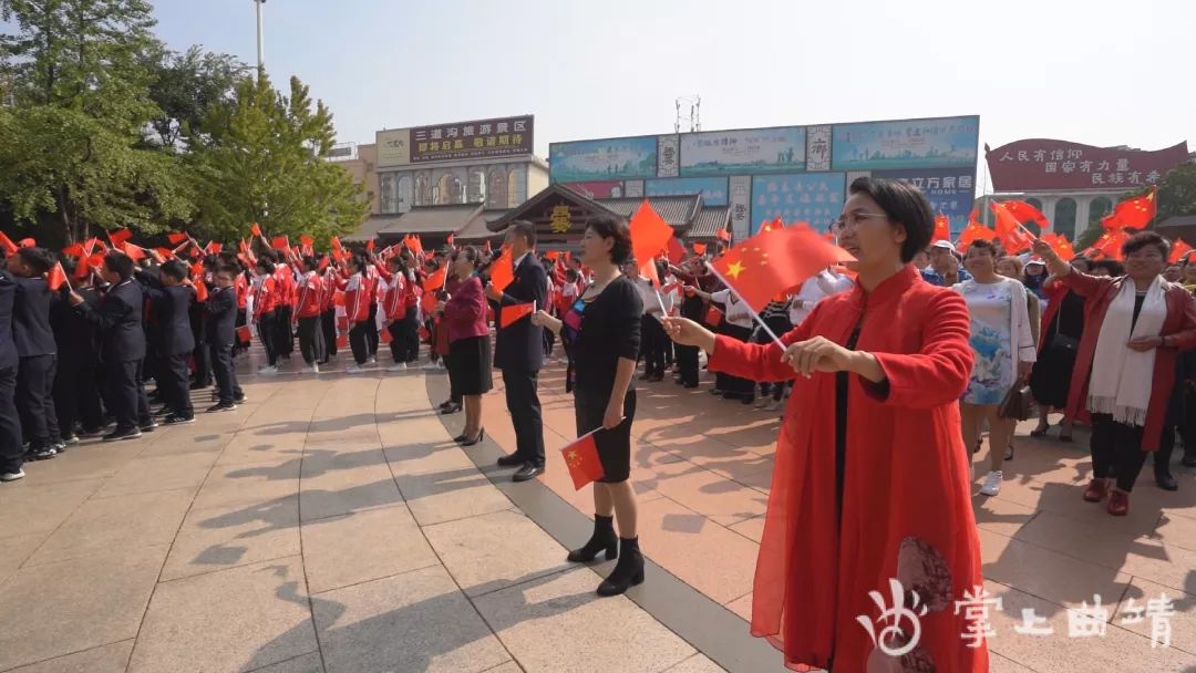 陆良广场女人图片