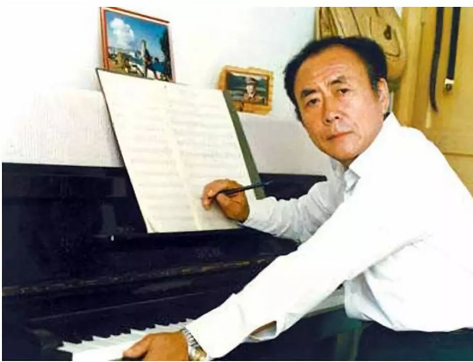 郑秋枫是一位在军队中成长起来的作曲家.