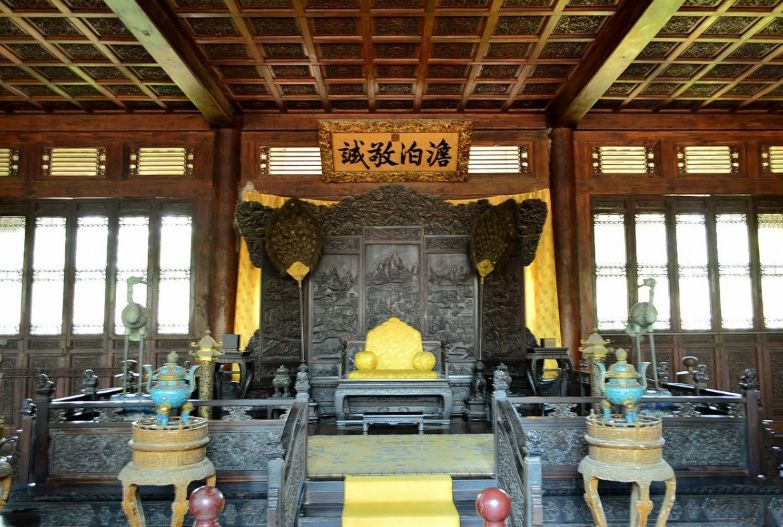 这座宫殿,金丝楠木建造,雨天散发香气,耗银无数!_康熙