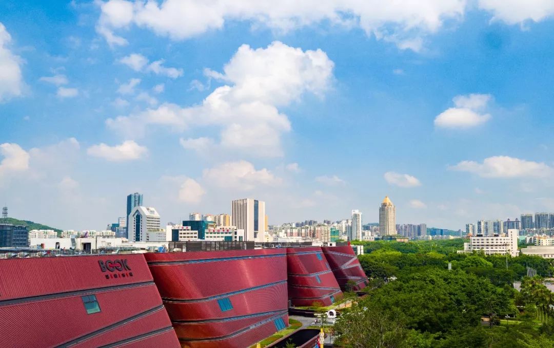 你打卡龙岗"网红地标"今天我们推出"我与祖国共成长"互动h5展示龙岗区