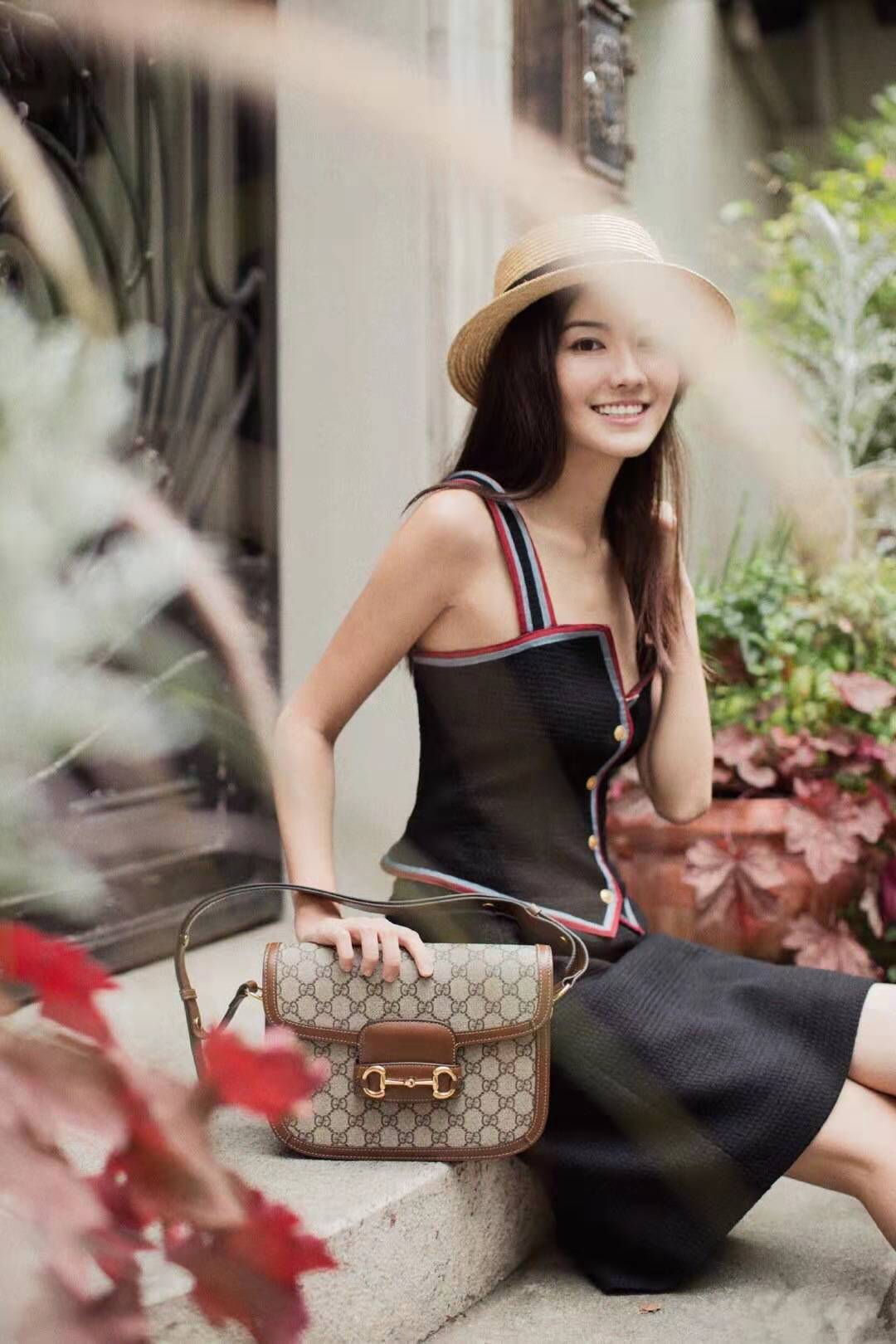 gucci最经典的马鞍包叫lady web,现在最新潮的马鞍包叫复古1955!