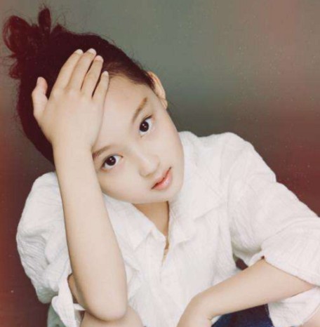 张婉儿不过才9岁,在这个年龄穿这样的鞋子,自然很多网友觉得不是很妥