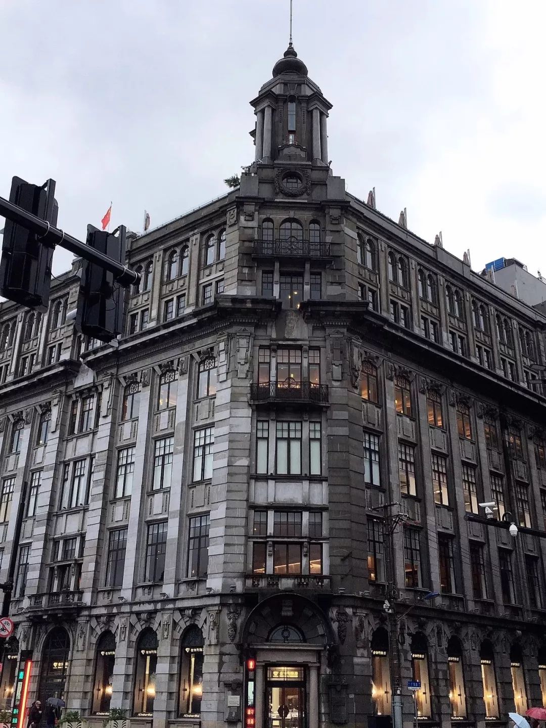 外滩三号的超奢范思哲下午茶!茶杯餐盘上万元!