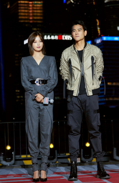 辛芷蕾身材太好了,灰色连体装穿出高气场,与彭于晏同台丝毫不输