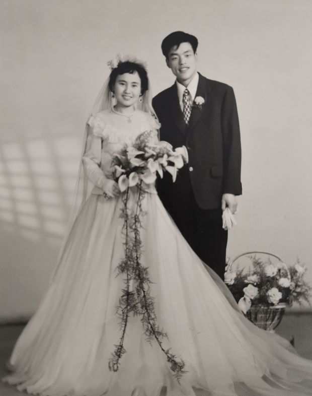 70年时光流影老照片里年轻的爸妈颜值太惊艳