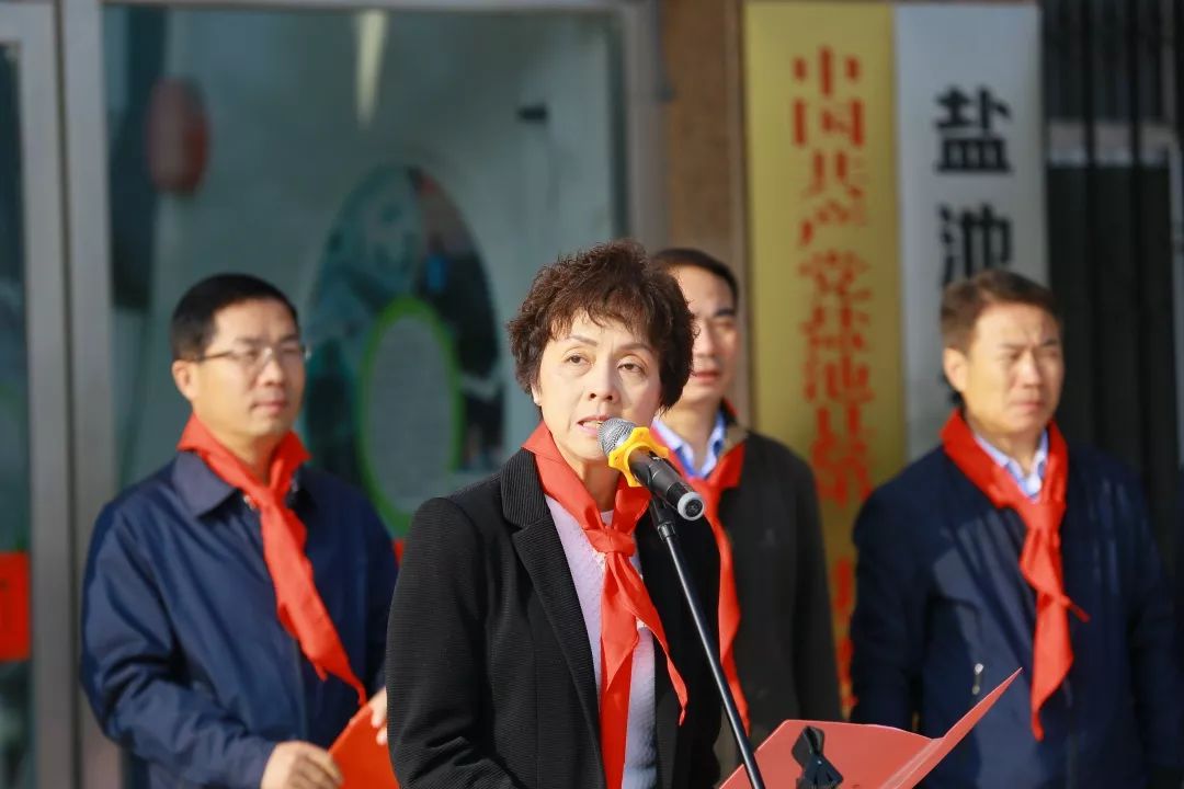 盐池县委副书记,政府县长戴培吉在致辞中表示,"萤火虫乐园"的落成