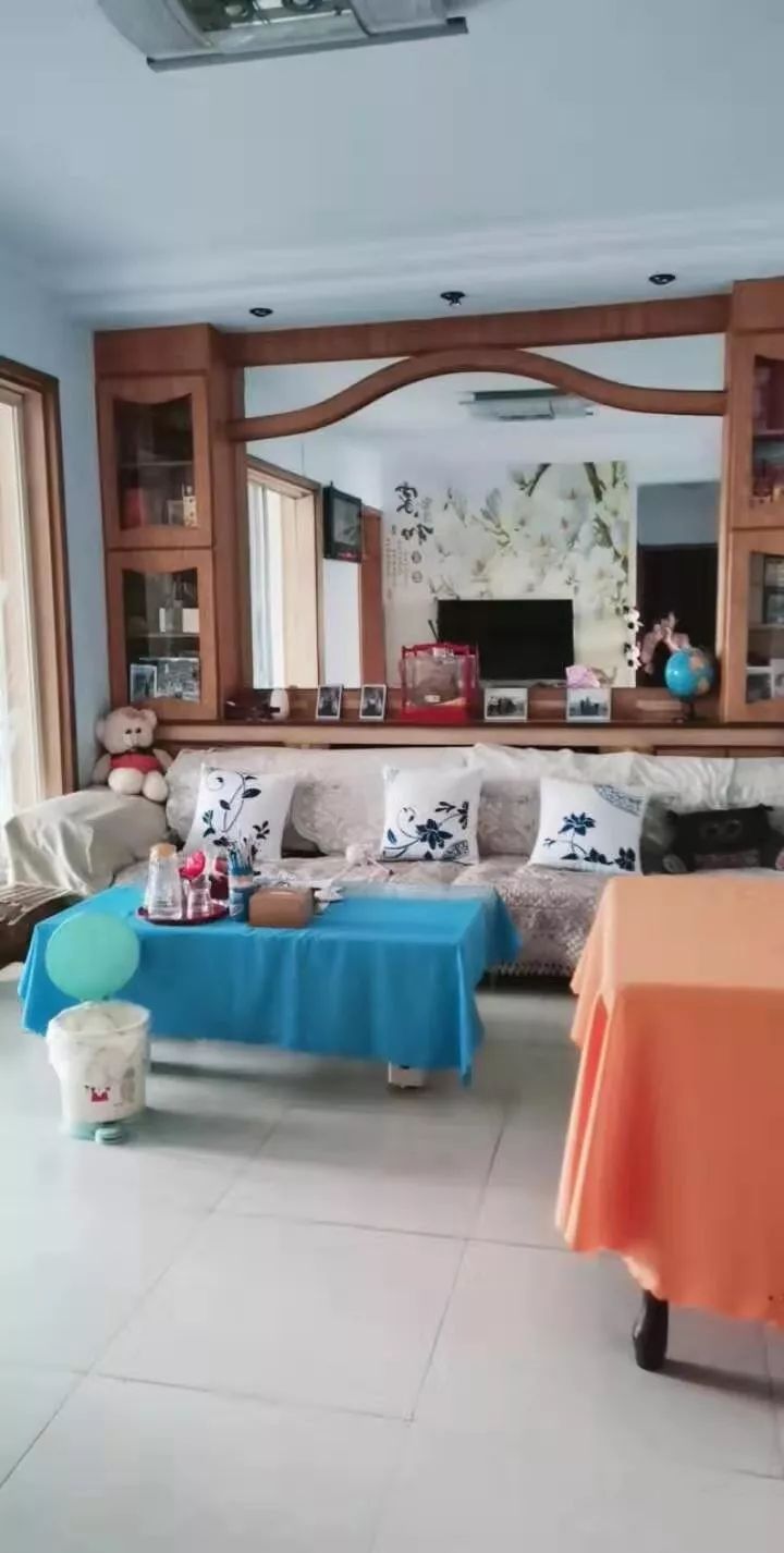 中间楼层,三室两厅一卫,拎包入住03出售富达山庄小高层住房一套,95平