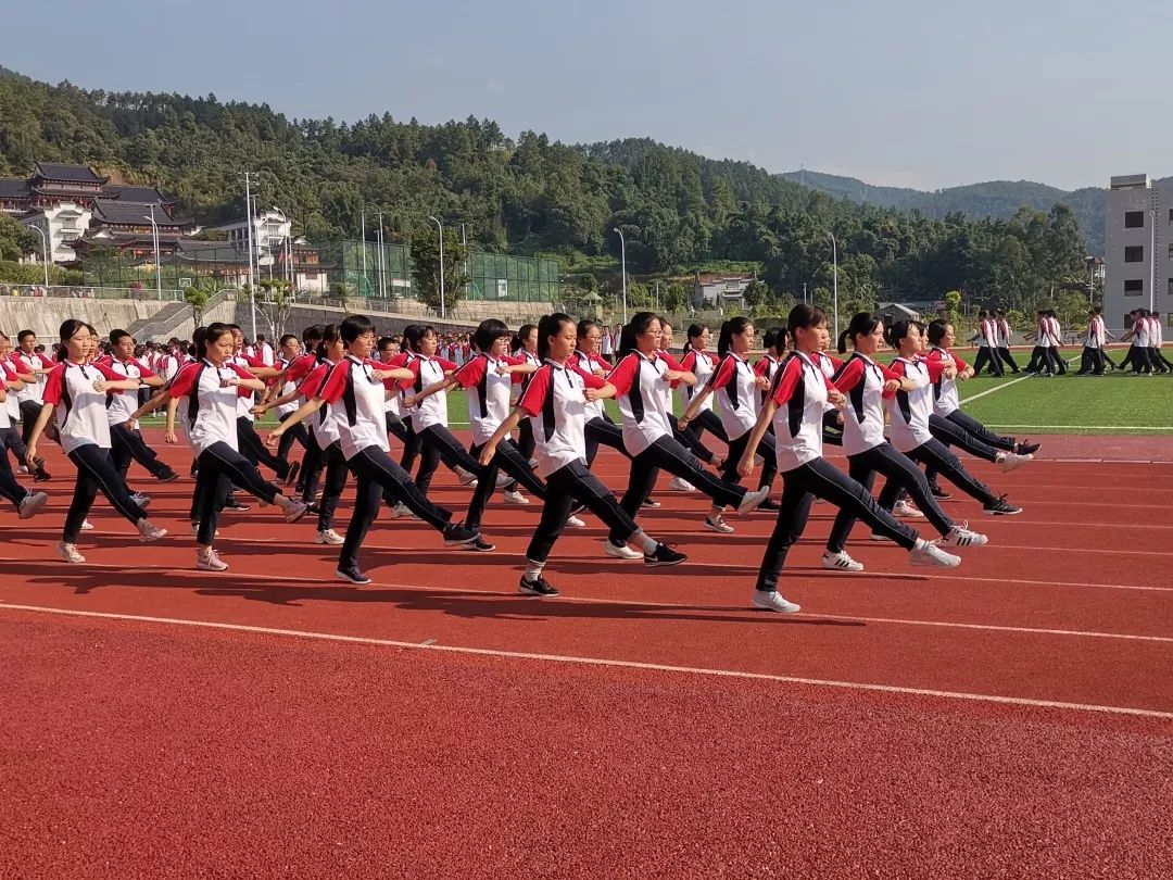 挥洒汗水磨砺青春 追逐梦想砥砺前行——记福州格致中学2019级新生