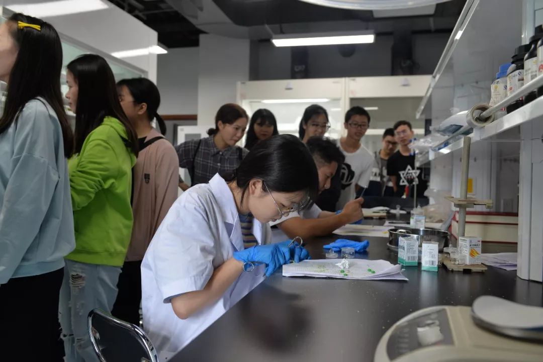 有了宜賓市相關食品藥品檢驗檢測機構的服務,小編表示吃的更放心了!