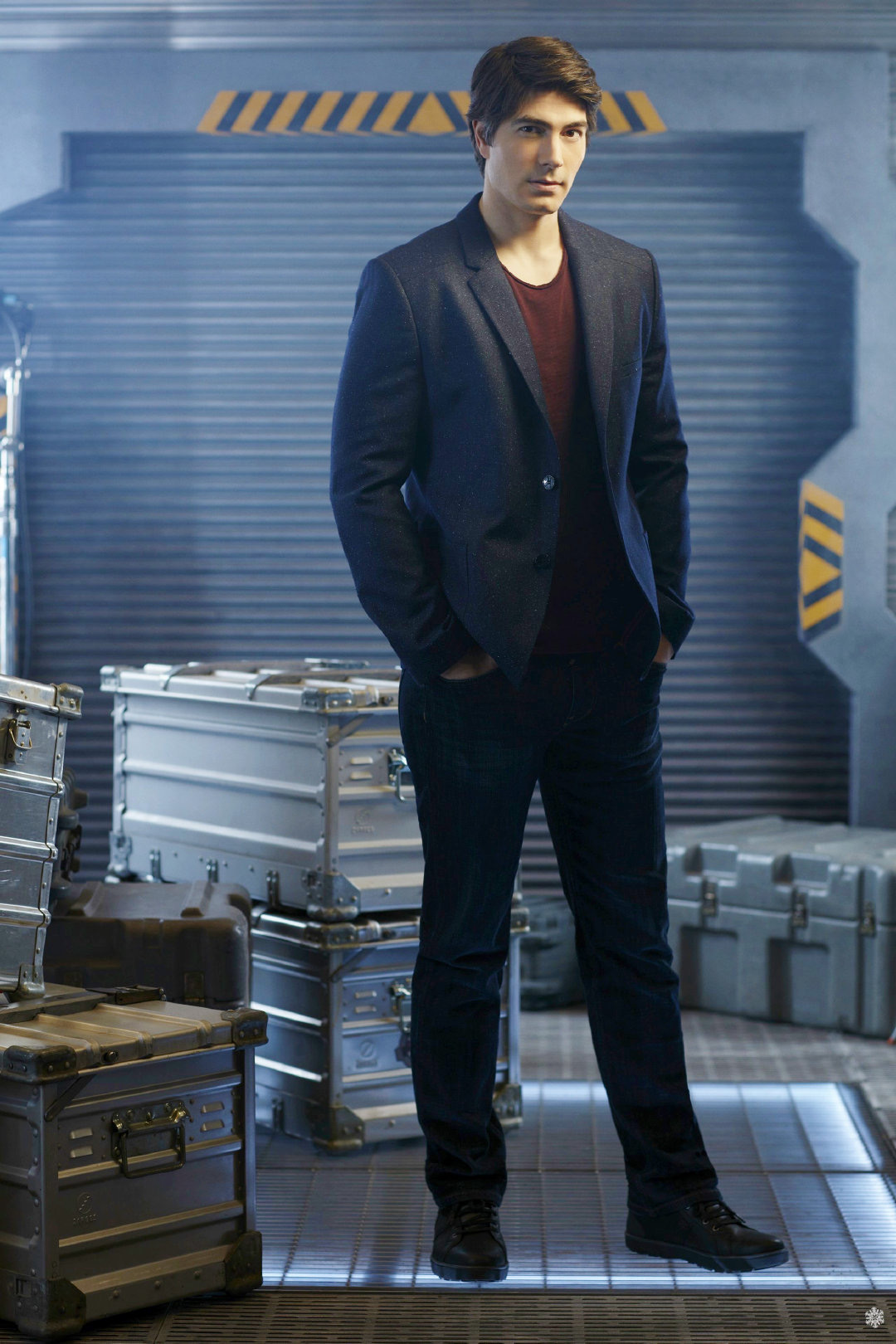 加入到了cw的《绿箭侠》与《明日传奇》中,在电视剧中饰演"原子侠"