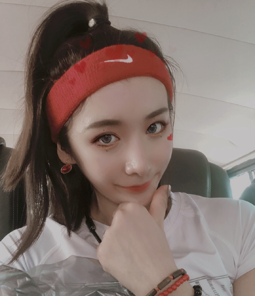 早早退役成网红,在新领域继续追梦_鲍语嫣