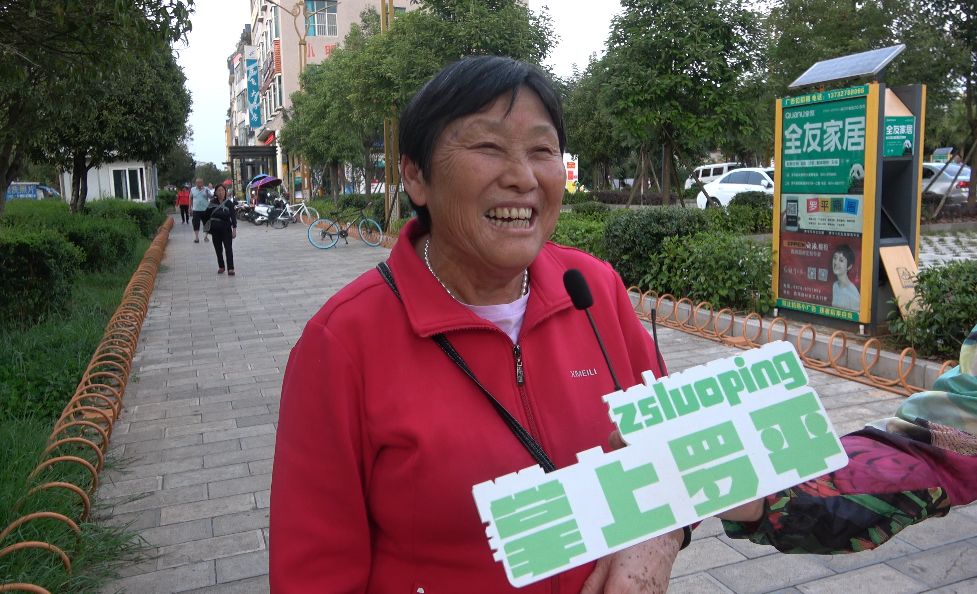 老伴没有车64岁的大妈说看看他们怎么说掌上罗平街头采访彩礼不够你还