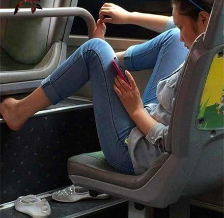 女生经常有的6个坏习惯一定要改,会让颜值瞬间跌落,异性缘全无