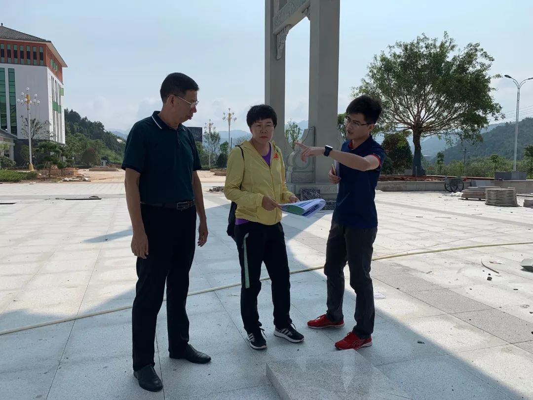 江西赣州安远马拉松的赛道上有一道绚丽的彩虹