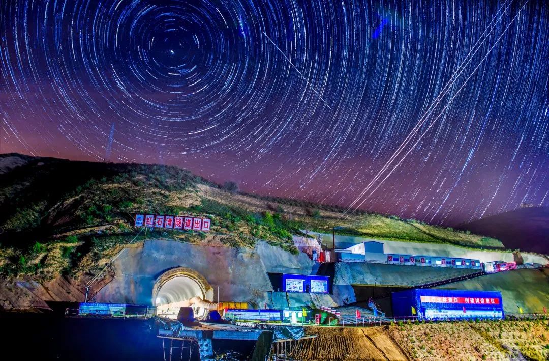 浩吉铁路今日正式开通_隧道