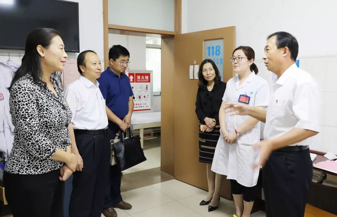 倾听基层声音送达党组织关怀市卫健委主任刘翠一行到安阳地区医院调研