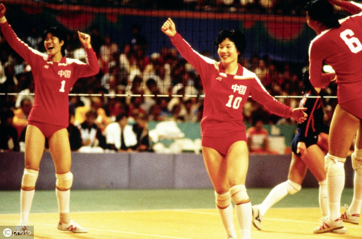 1981年,中国女排7战全胜,力压卫冕冠军与东道主的日本夺得第3届世界杯