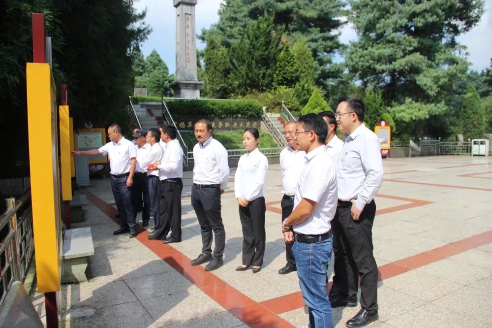 观看烈士事迹图片展来源:三元乡编辑:罗洪本期编审:杨力孙志刚调研