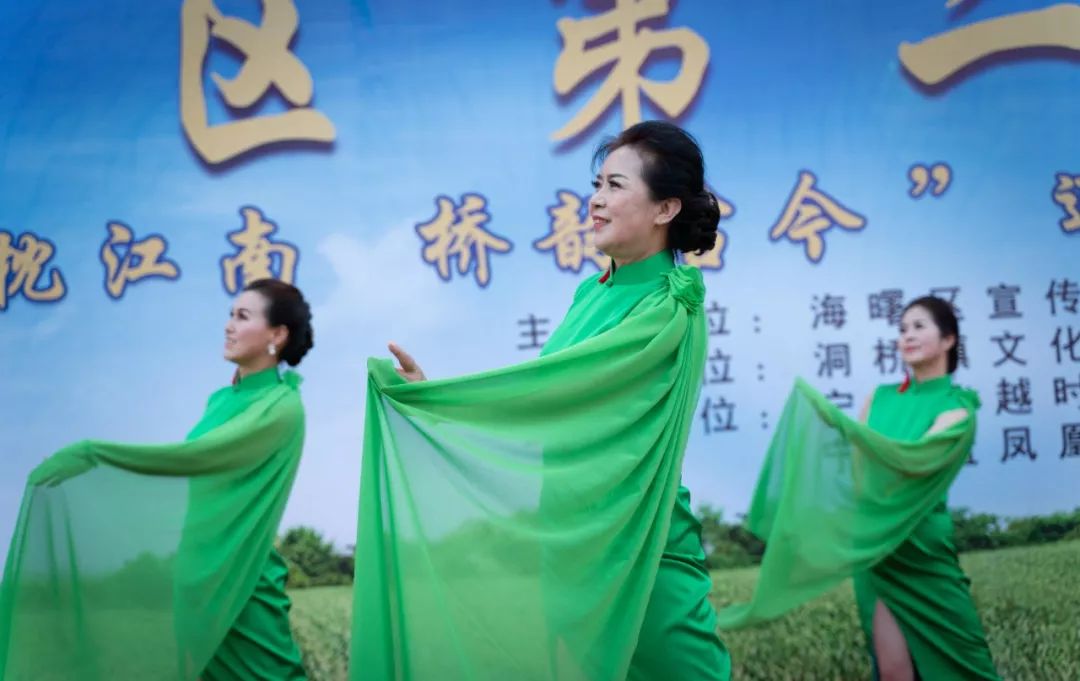 活动现场,还出现了一位神秘嘉宾—宁波电视台主持人贾军.