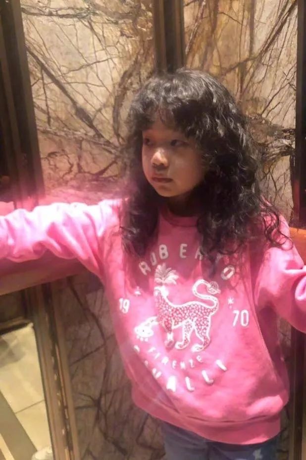 小时候被嫌弃又土又丑如今13岁的她却红过小s